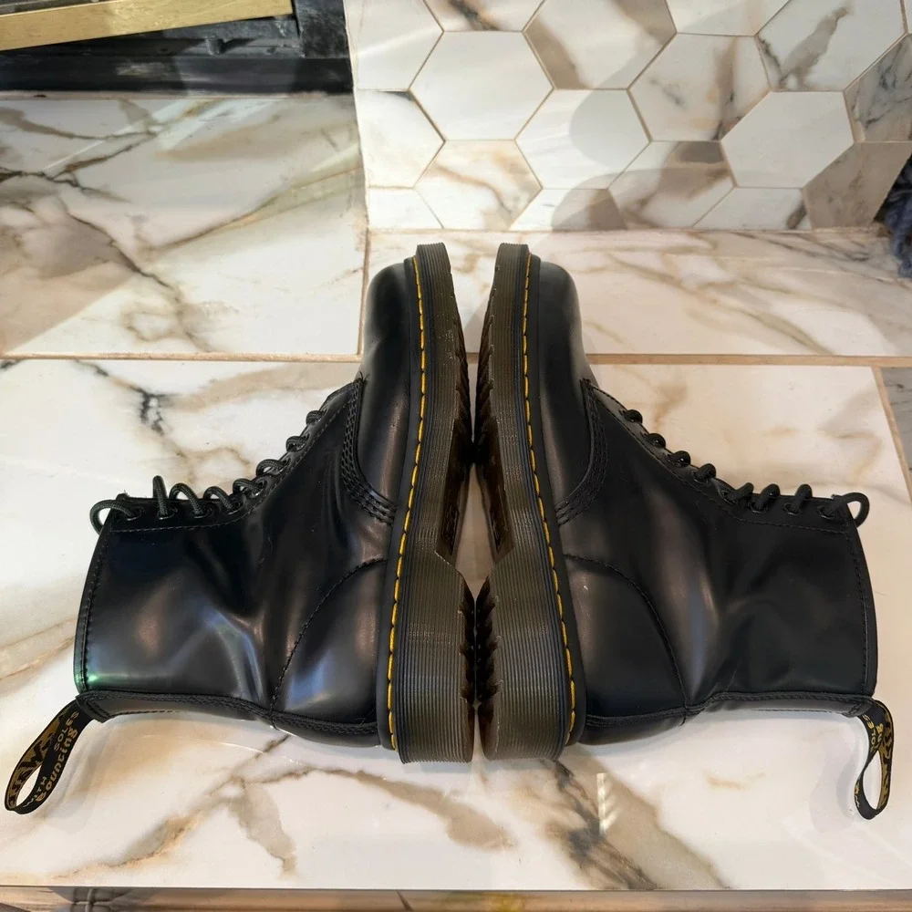 Dr. Martens 1460 Boots Mens 7 Womens 8 UK 6 Smooth Leather‎ 8-Eye Lace Up Black